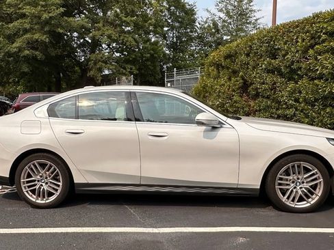 Used 2024 BMW 530i xDrive w/ Premium Package AWD/4WD image 4