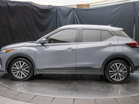 Used 2023 Nissan Kicks SV image 9