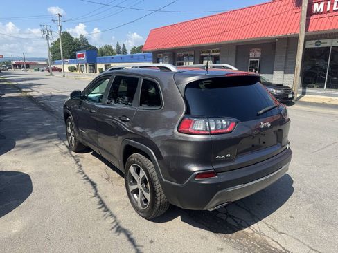 Used 2019 Jeep Cherokee Limited AWD/4WD image 6