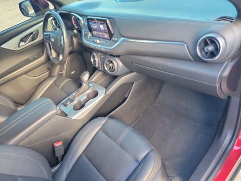 Used 2021 Chevrolet Blazer LT w/ Sound & Technology Package FWD image 9