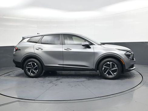 Used 2024 Kia Sportage LX image 3