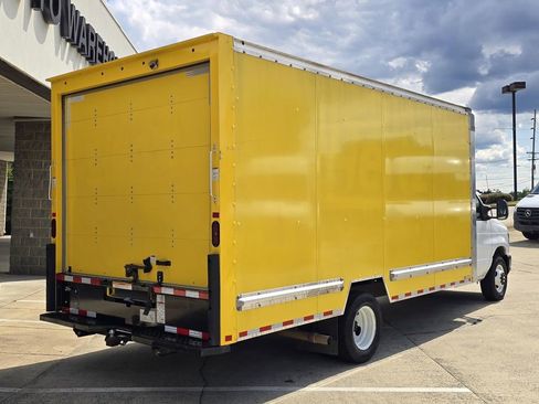 Used 2024 Ford E-350 and Econoline 350 Super Duty w/ Driver's Safety Package image 4