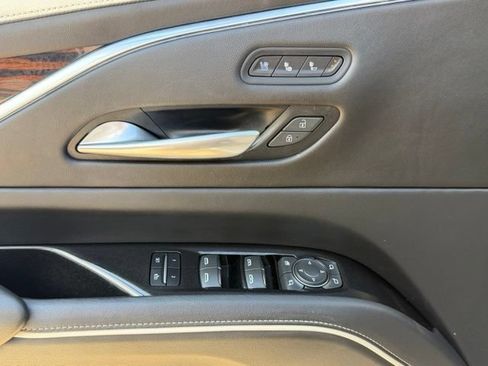 Used 2023 Cadillac Escalade Premium Luxury AWD/4WD image 16