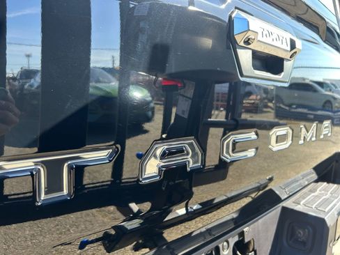 Used 2025 Toyota Tacoma Limited w/ Tow Tech Package AWD/4WD image 27
