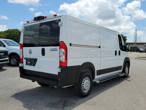 Used 2025 RAM ProMaster 2500 w/ U-Haul Equipment Group FWD image 5