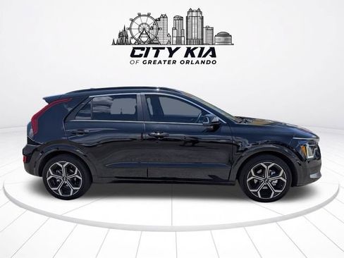 Used 2025 Kia Niro EX Touring FWD image 6