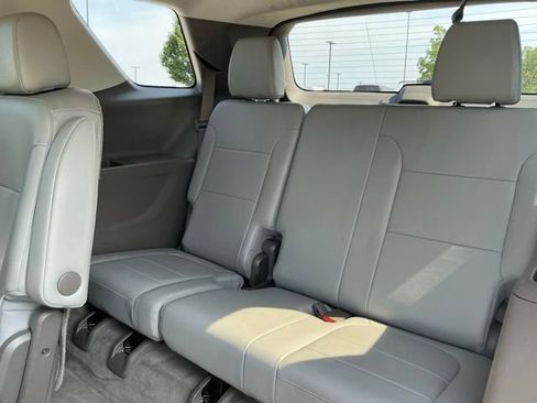 Used 2021 Chevrolet Traverse Premier FWD image 35