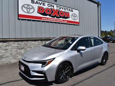 Certified 2025 Toyota Corolla SE w/ SE Premium Package AWD/4WD image 1