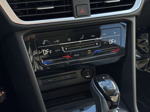 New 2025 Volkswagen Taos SE image 33