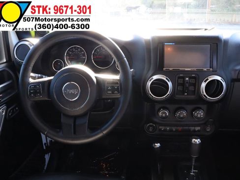 Used 2013 Jeep Wrangler Unlimited Sahara w/ Connectivity Group AWD/4WD image 17