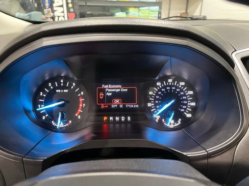 Used 2018 Ford Edge SE image 9