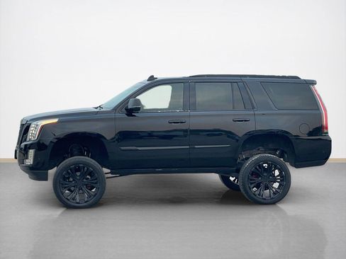 Used 2018 Cadillac Escalade Premium Luxury RWD image 4