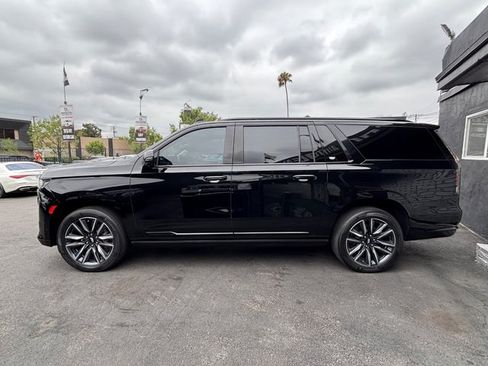 Used 2022 Cadillac Escalade ESV Sport Platinum w/ Heavy-Duty Trailer Package AWD/4WD image 15