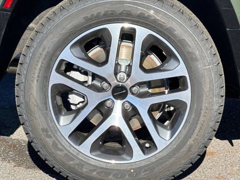 New 2026 Land Rover Defender 130 X-Dynamic SE AWD/4WD image 11