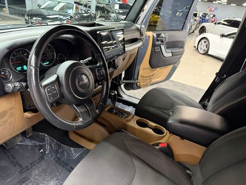 Used 2017 Jeep Wrangler Unlimited Sahara w/ Max Tow Package AWD/4WD image 30