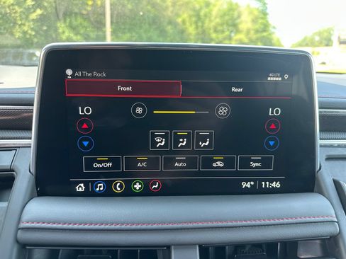 Used 2021 Chevrolet Suburban RST AWD/4WD image 25
