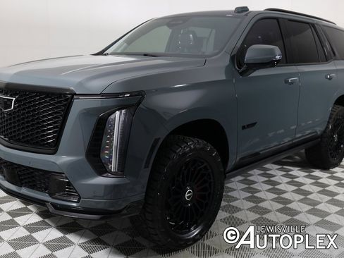 Used 2025 Cadillac Escalade V image 9
