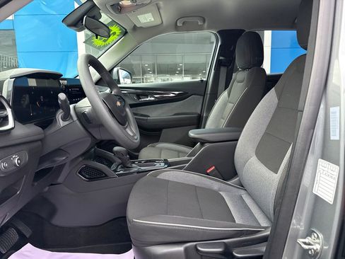 Used 2025 Chevrolet TrailBlazer LT image 9