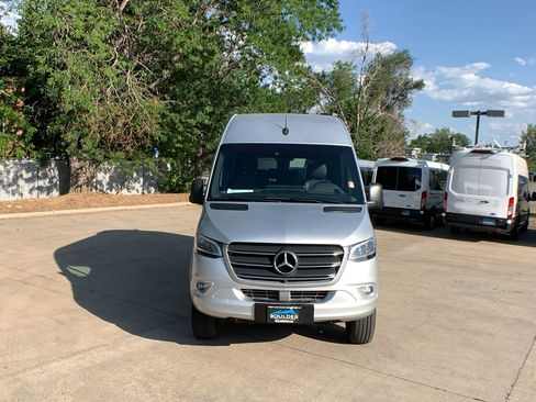 Used 2021 Mercedes-Benz Sprinter 2500 image 8