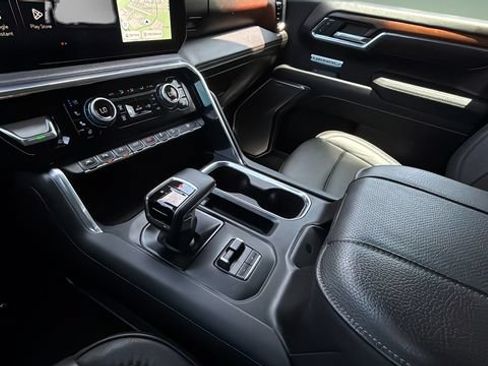 Used 2024 GMC Sierra 1500 Denali AWD/4WD image 14