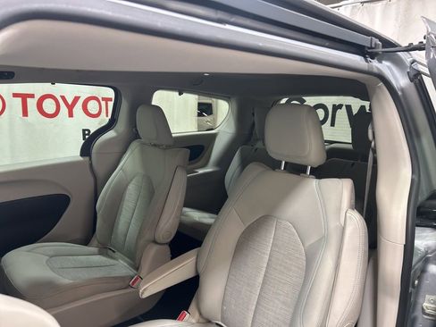 Used 2018 Chrysler Pacifica Touring Plus image 20