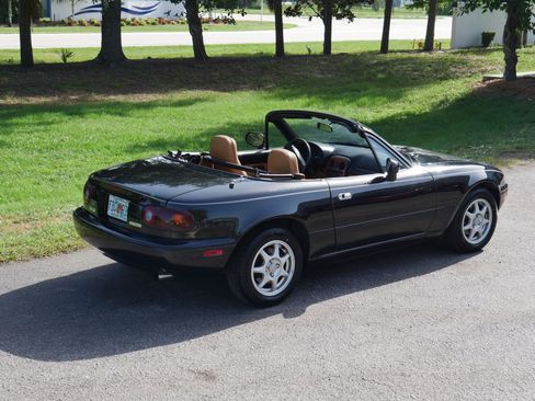 Used 1997 MAZDA MX-5 Miata RWD image 37