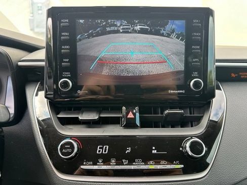 Used 2022 Toyota Corolla LE FWD image 18
