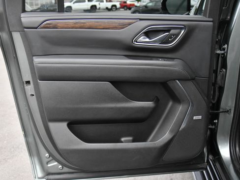 Used 2023 Chevrolet Suburban Premier AWD/4WD image 37