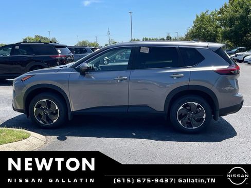 Used 2026 Nissan Rogue SV AWD/4WD image 3