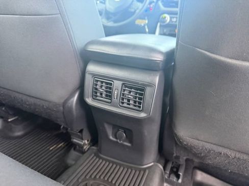 Used 2022 Toyota RAV4 LE AWD/4WD image 29
