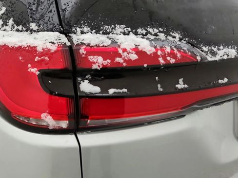 Used 2024 Chrysler Pacifica Touring-L image 41