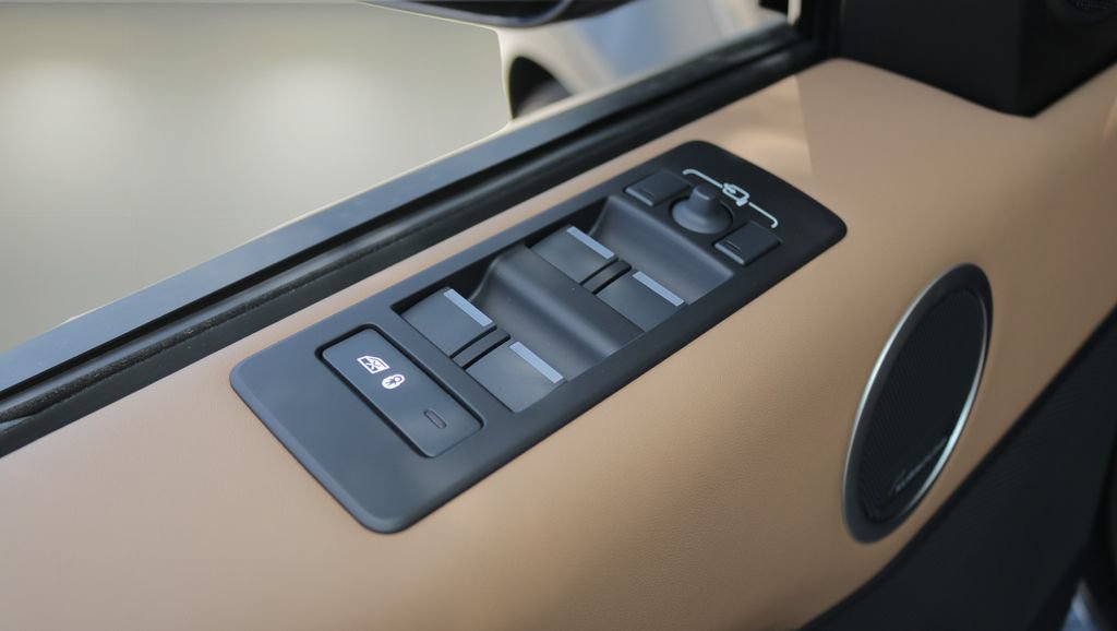 New 2026 Land Rover Discovery Limited Edition AWD/4WD image 10