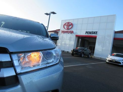 Used 2019 Toyota Highlander XLE image 4