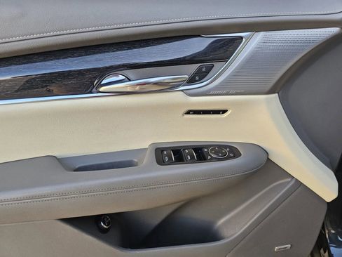 Used 2020 Cadillac XT6 Premium Luxury image 11