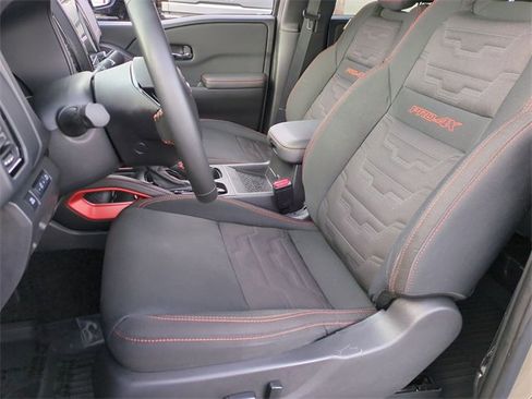 Used 2024 Nissan Frontier PRO-4X w/ Pro Convenience Package image 11