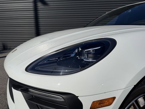 Certified 2024 Porsche Macan image 12