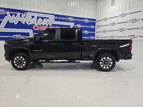 Used 2022 Chevrolet Silverado 2500 Custom w/ Custom Value Package image 5