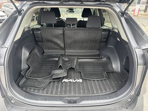 Used 2022 Toyota RAV4 LE image 18