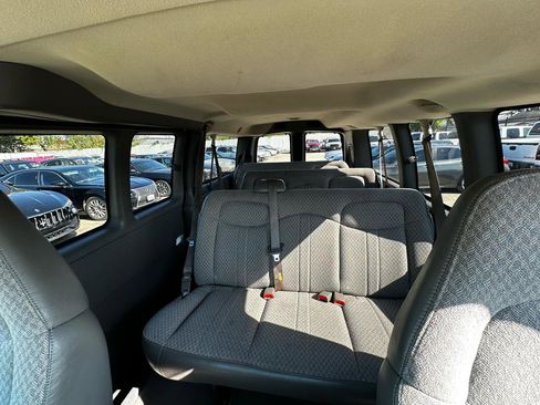 Used 2006 Chevrolet Express 3500 Passenger w/ LT Preferred Equipment Group RWD image 22