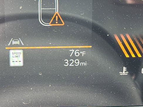 Used 2025 Kia Carnival FWD image 25