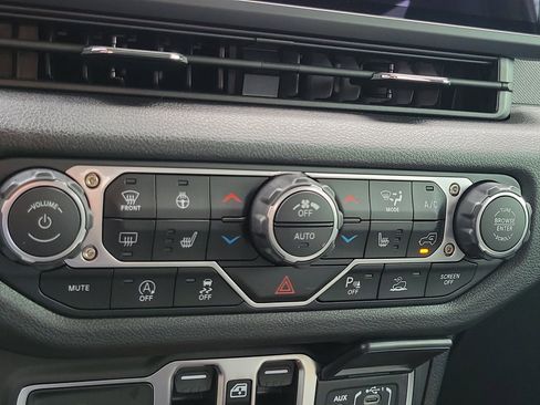 Used 2025 Jeep Wrangler Unlimited Sport AWD/4WD image 21