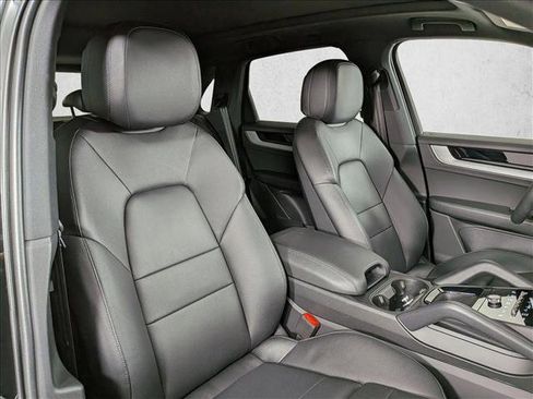 Certified 2025 Porsche Cayenne AWD/4WD image 23