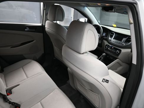 Used 2017 Hyundai Tucson SE image 39