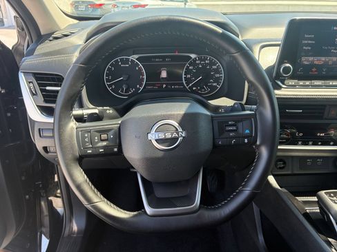 Used 2025 Nissan Rogue SV FWD image 30