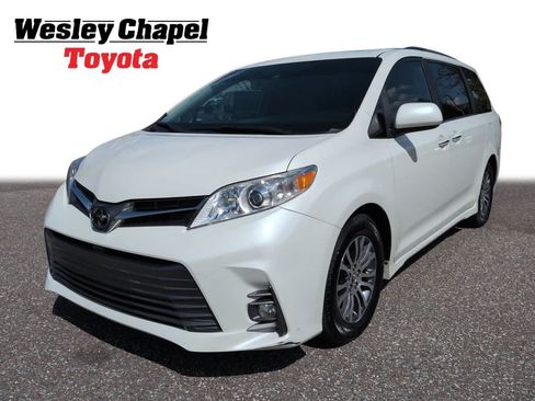 Used 2019 Toyota Sienna XLE FWD image 1