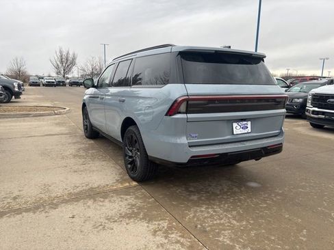 New 2025 Lincoln Navigator Reserve w/ Jet Appearance Package AWD/4WD image 12