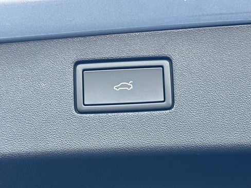 New 2026 Volkswagen Tiguan SE image 21