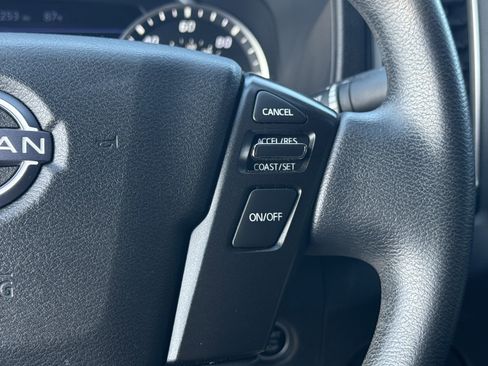 Used 2022 Nissan Frontier SV image 17