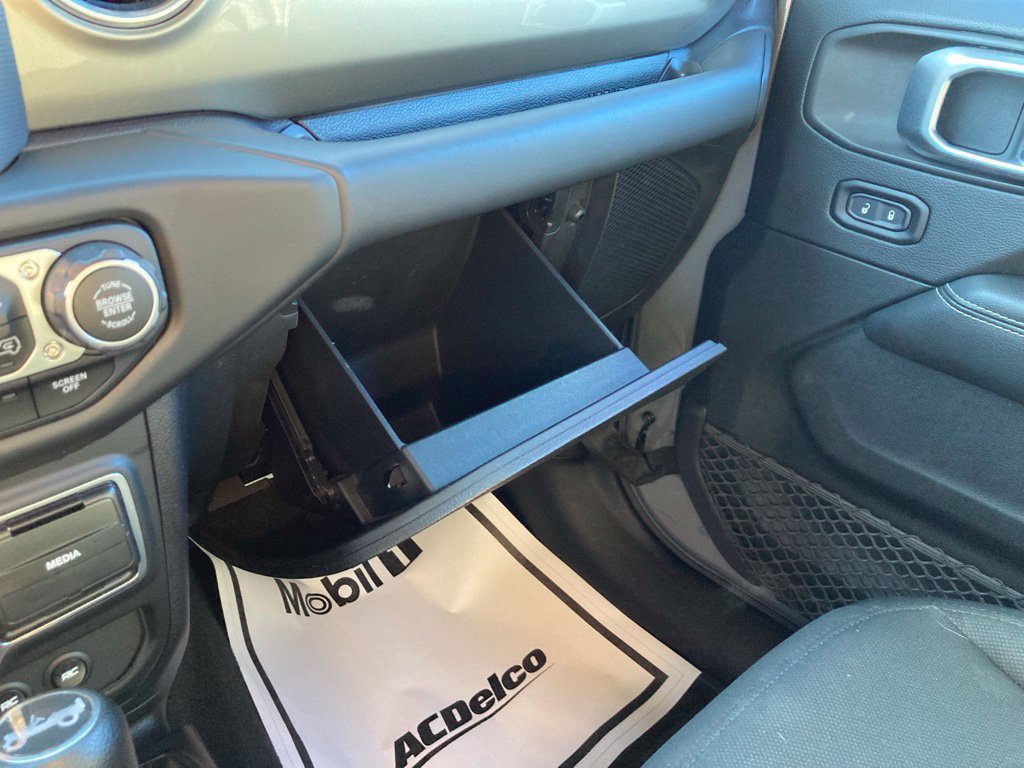 Used 2018 Jeep Wrangler Unlimited Sahara AWD/4WD image 18