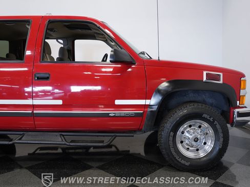 Used 1999 Chevrolet Suburban 2500 w/ Preferred Equipment Group 2 image 34